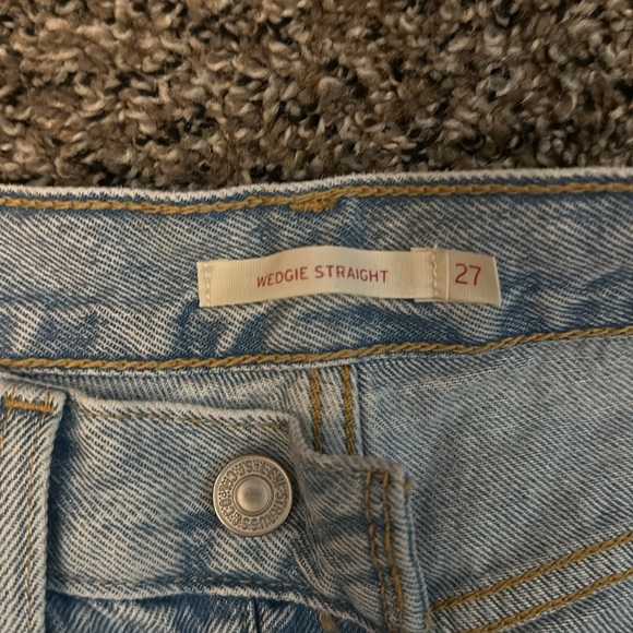 Levi Women’s Wedgie Straight Ankle Jeans - Picture 3 of 5